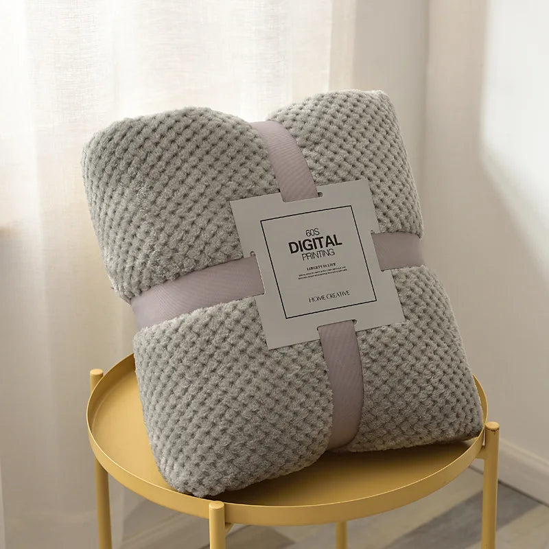 Couverture Bébé Ultra Douce en Polaire Corail – Plaid Chaud et Réconfortant pour Lit, Poussette et Sieste