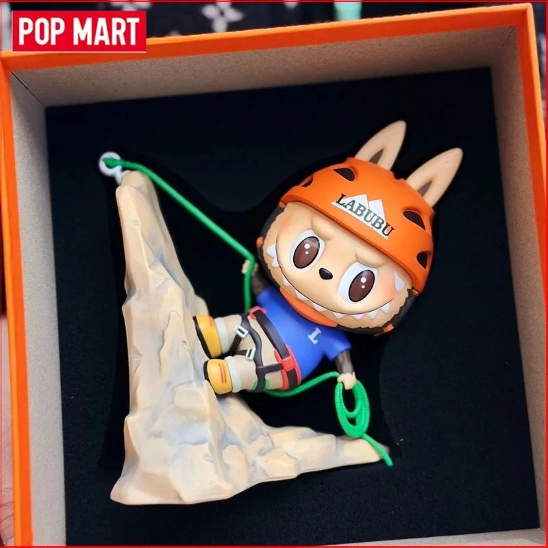 POP MART LABUBU Collection Limitée Elevator Début de la Série Field Trip Bob l'éponge Skateboard Sweet Clown