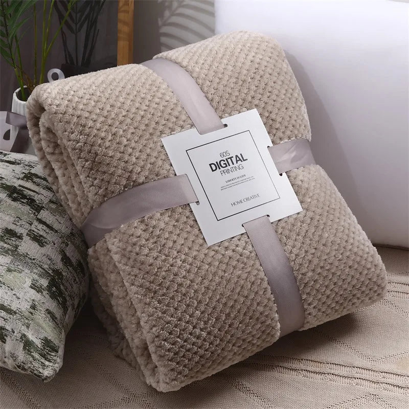 Couverture Bébé Ultra Douce en Polaire Corail – Plaid Chaud et Réconfortant pour Lit, Poussette et Sieste