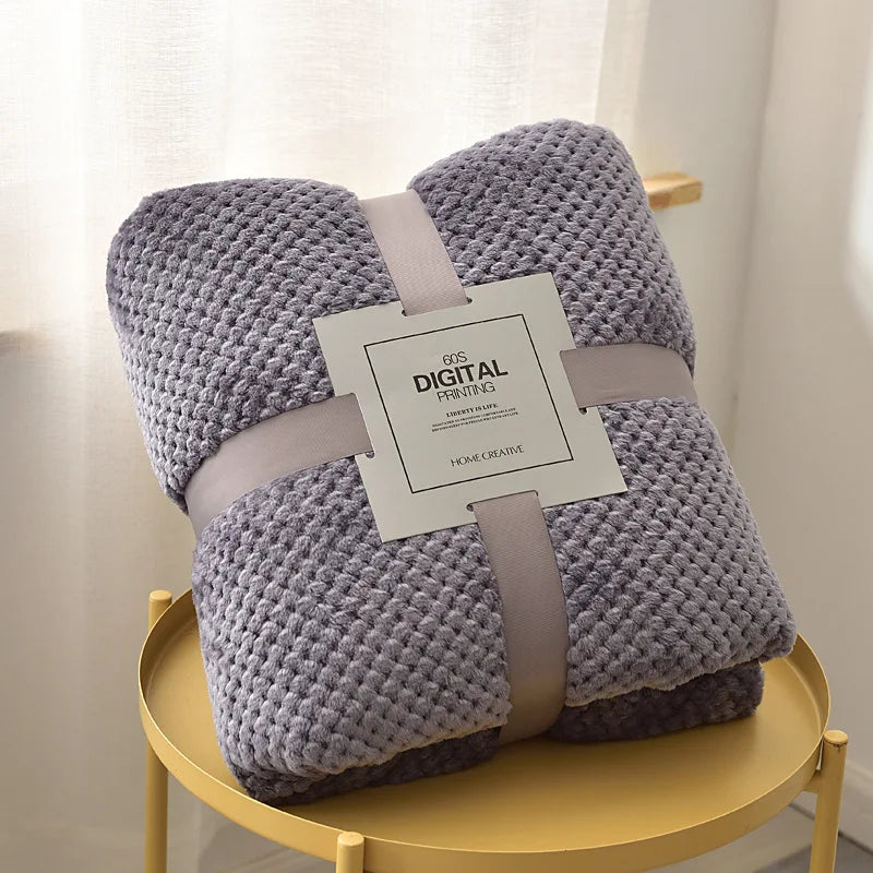 Couverture Bébé Ultra Douce en Polaire Corail – Plaid Chaud et Réconfortant pour Lit, Poussette et Sieste