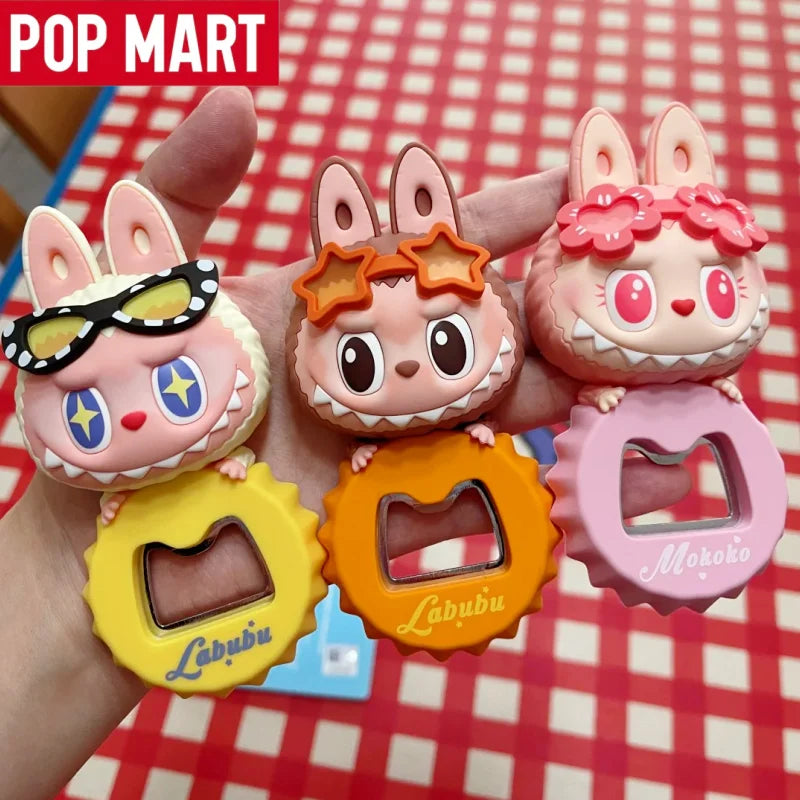 POP MART Série Pop Land Labubu Mokoko Shine Through Summer Jump Into Summer Décapsuleur Aimant de Réfrigérateur Boîte Mystère Figurine Jouet Cadeau